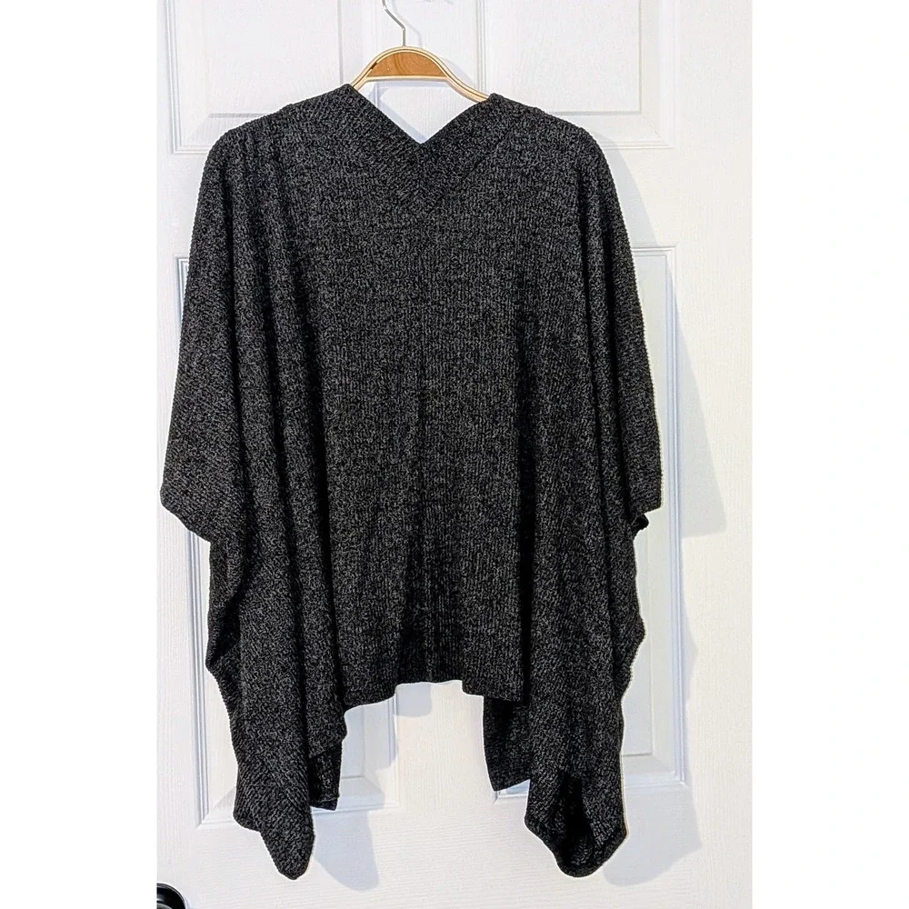 Wantable Gray Knit Poncho Open Front Cardigan Shawl‎ Medium